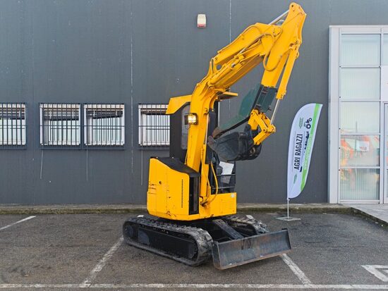 YANMAR B2X: Escavatore Cingolato con 2257 Ore Lavoro e Cingoli Nuovi. Ottimo Stato, Tagliandato. Motore: YMR 3TNA72L-UBK. Peso 2000 kg. Capacità Benna 0,05 m.³ Profondità di Scavo 2200 mm. Garanzia Inclusa. Consegna in tutta Italia. IVA Esclusa!